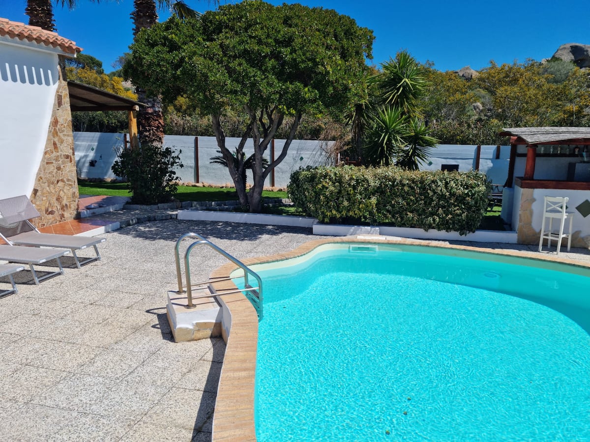 Villa Allegra — Basen i ogrody w Conca Verde