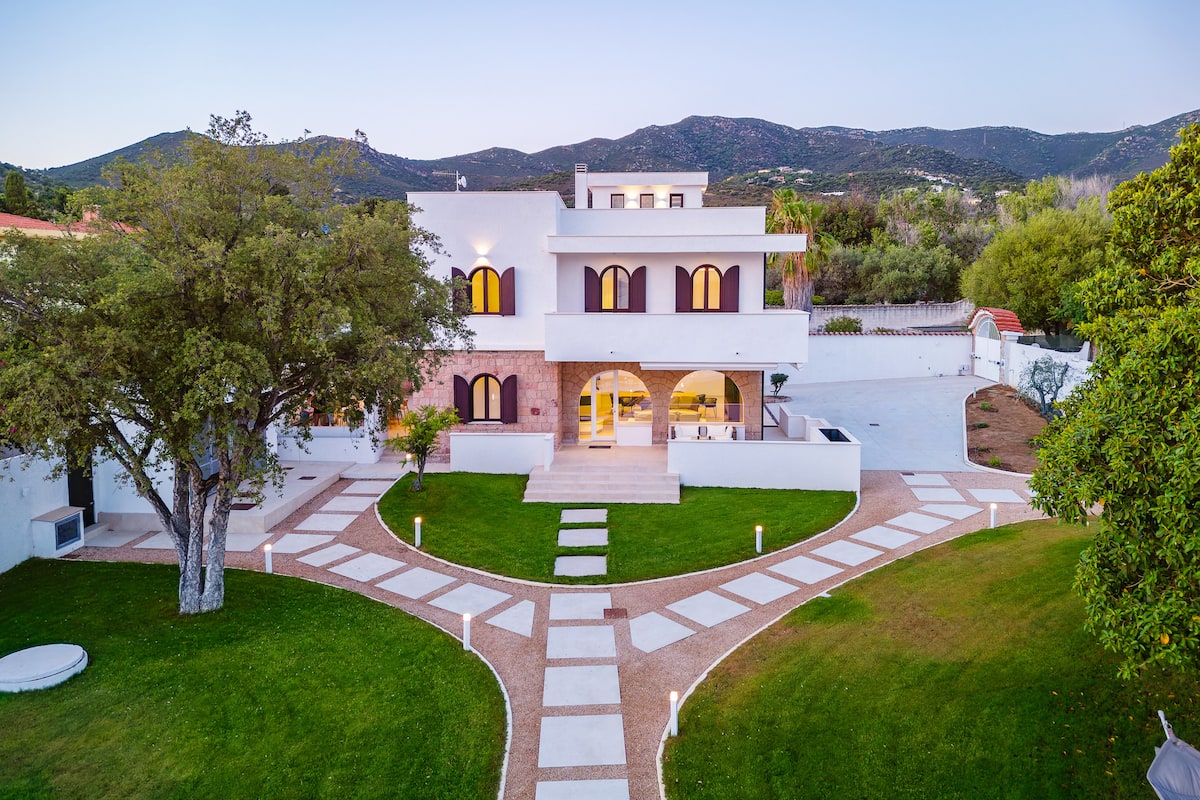 S'Arpagiu — Brama do morza z basenem