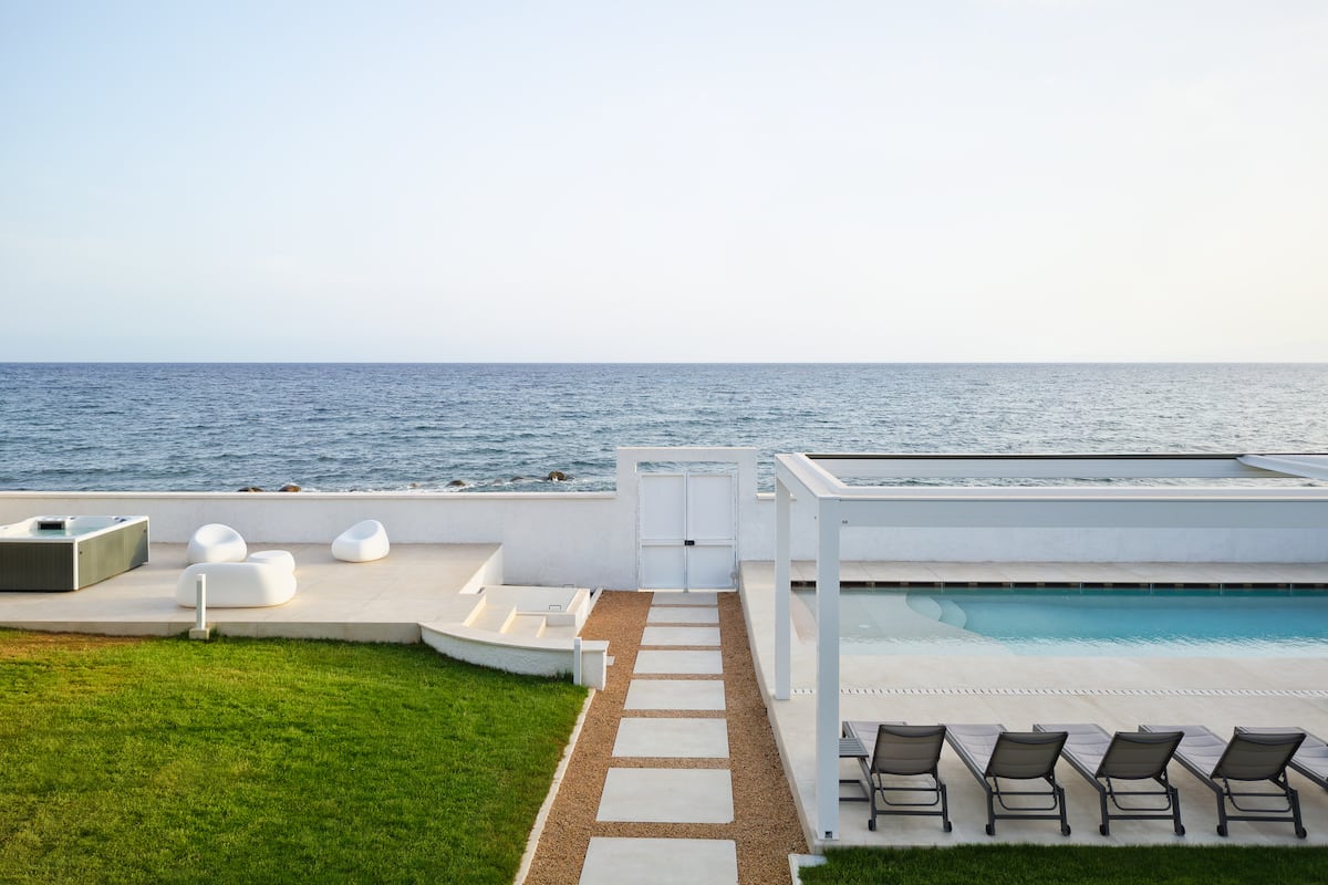 S'Arpagiu — Brama do morza z basenem