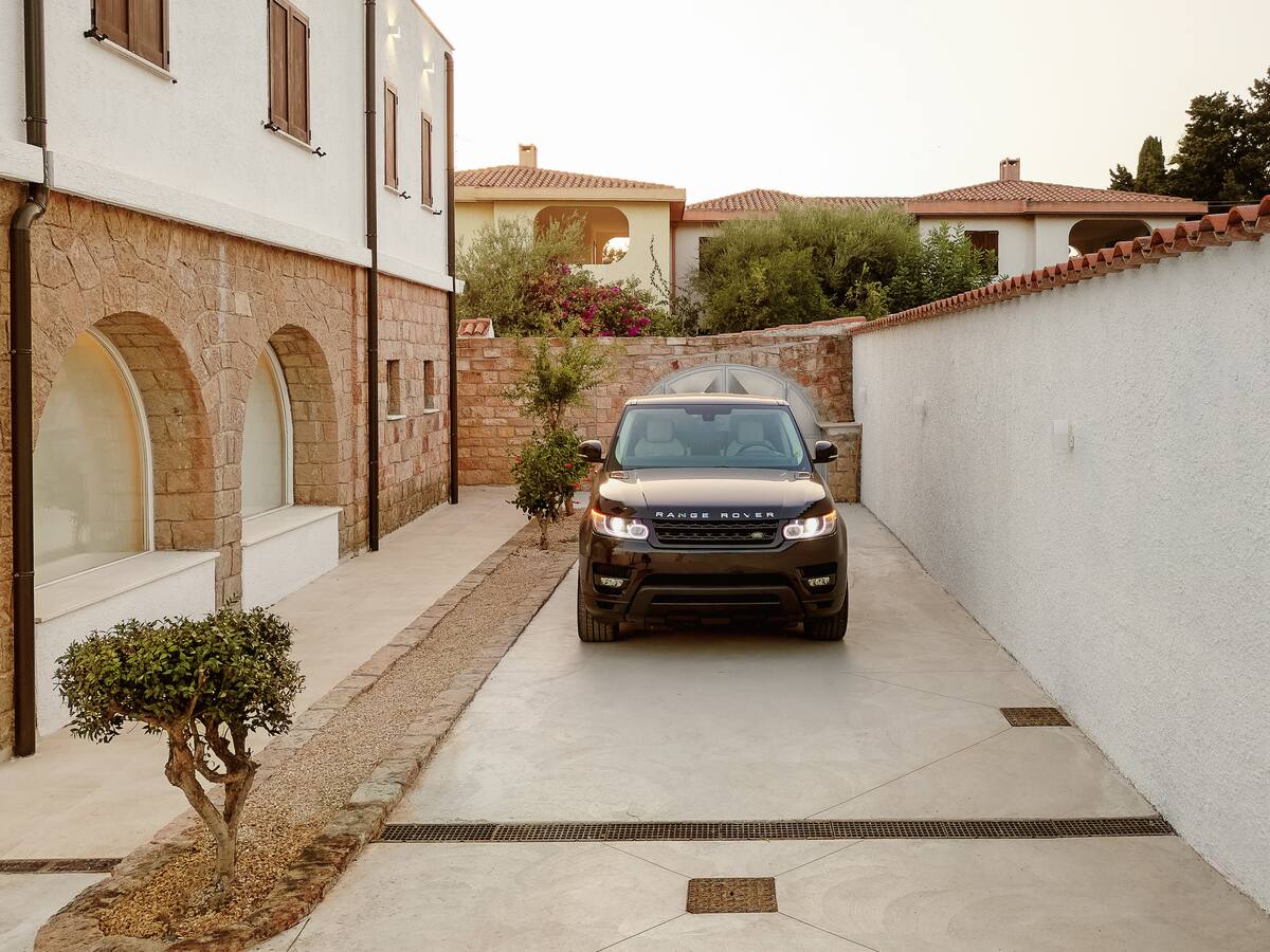 S'Arpagiu — Brama do morza z basenem