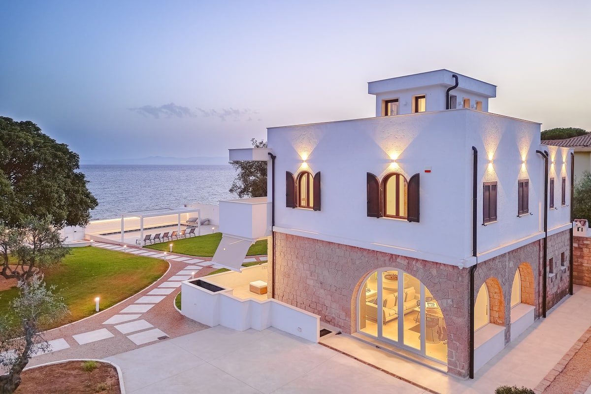 S'Arpagiu — Brama do morza z basenem