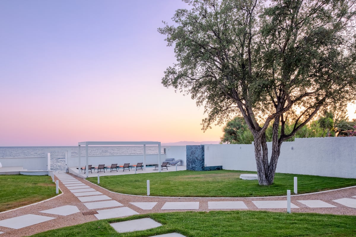 S'Arpagiu — Brama do morza z basenem