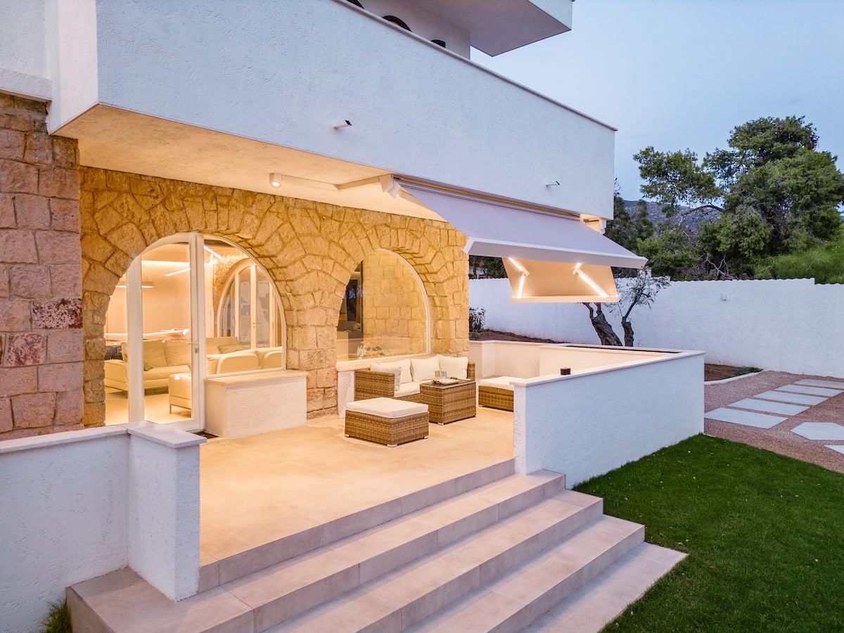 S'Arpagiu — Brama do morza z basenem