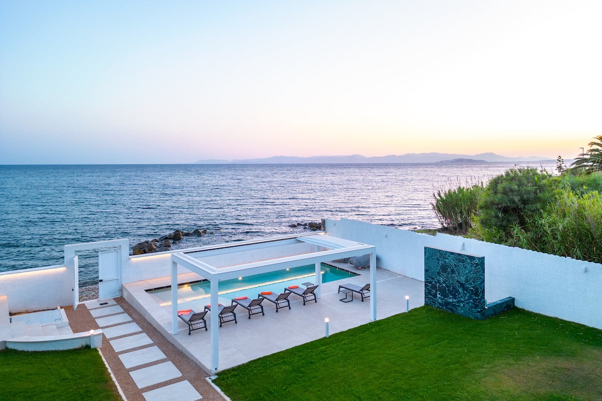 S'Arpagiu — Brama do morza z basenem