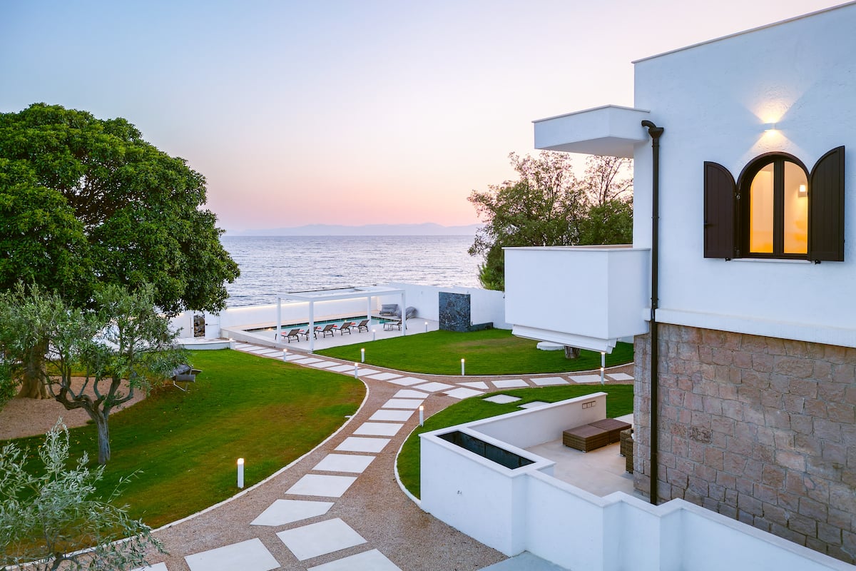 S'Arpagiu — Brama do morza z basenem