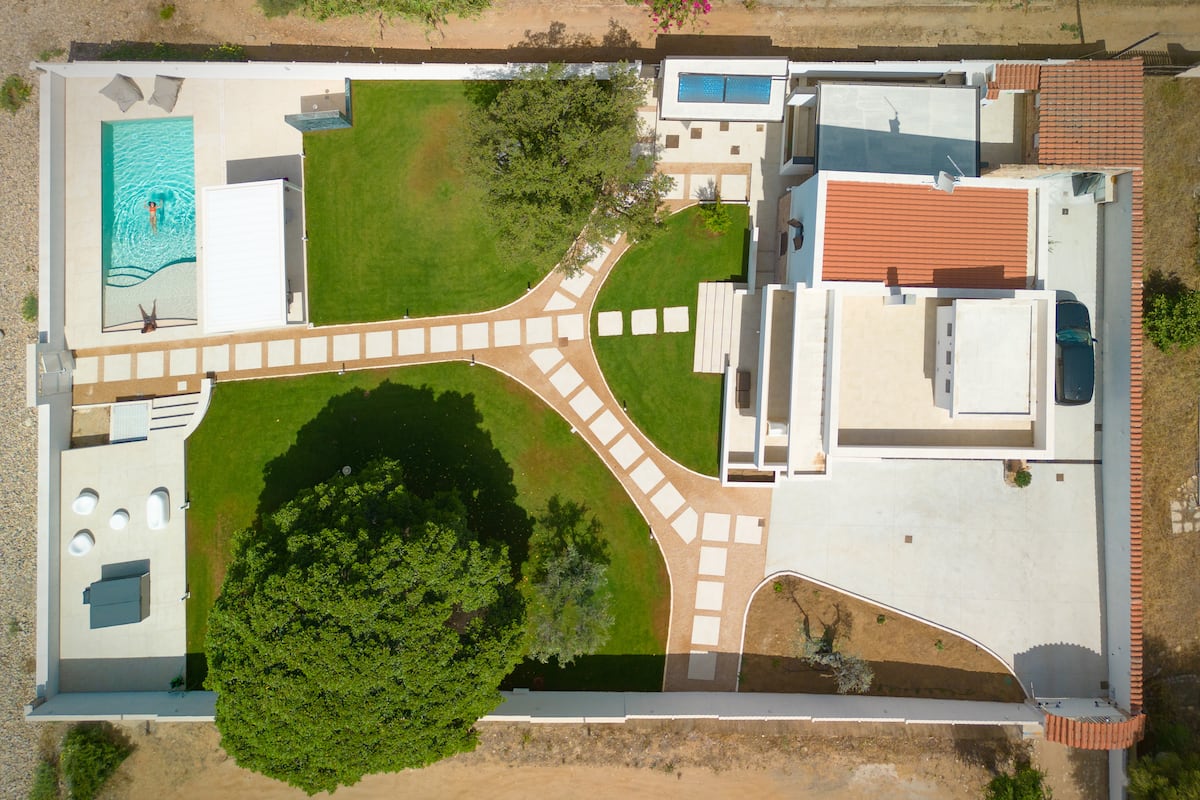 S'Arpagiu — Brama do morza z basenem