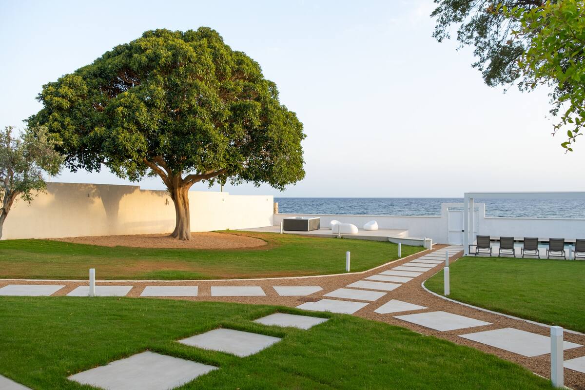 S'Arpagiu — Brama do morza z basenem