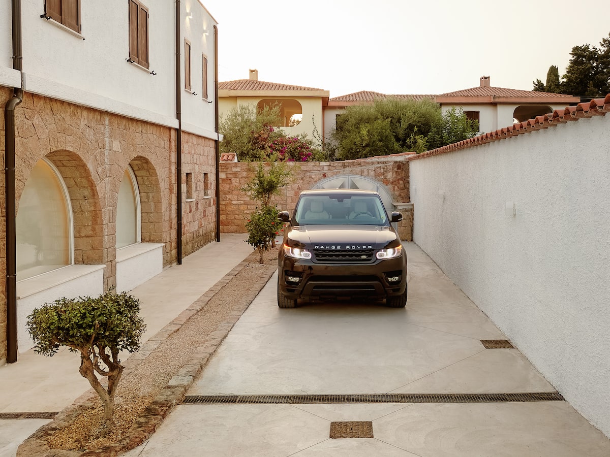 S'Arpagiu — Brama do morza z basenem